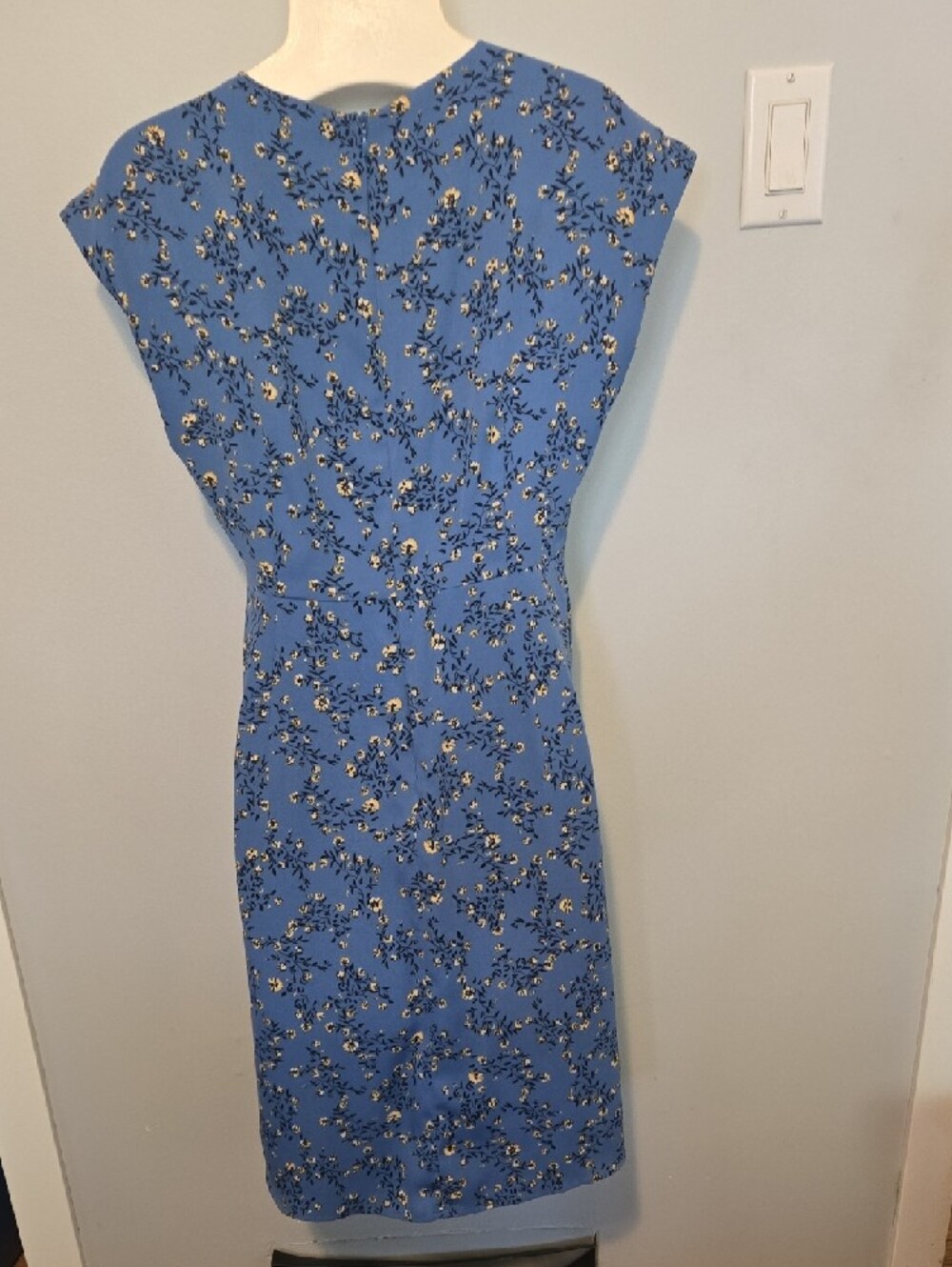 RW&CO. Blue Floral Knot-Front Midi Dress - Picture 5 of 7